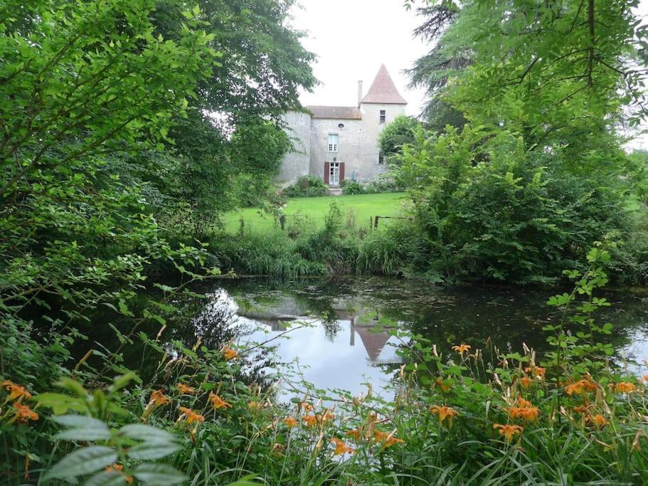 Chateau Barayre - Beautiful 12Th Century Castle With Pool And Large Garden Laussou Eksteriør billede