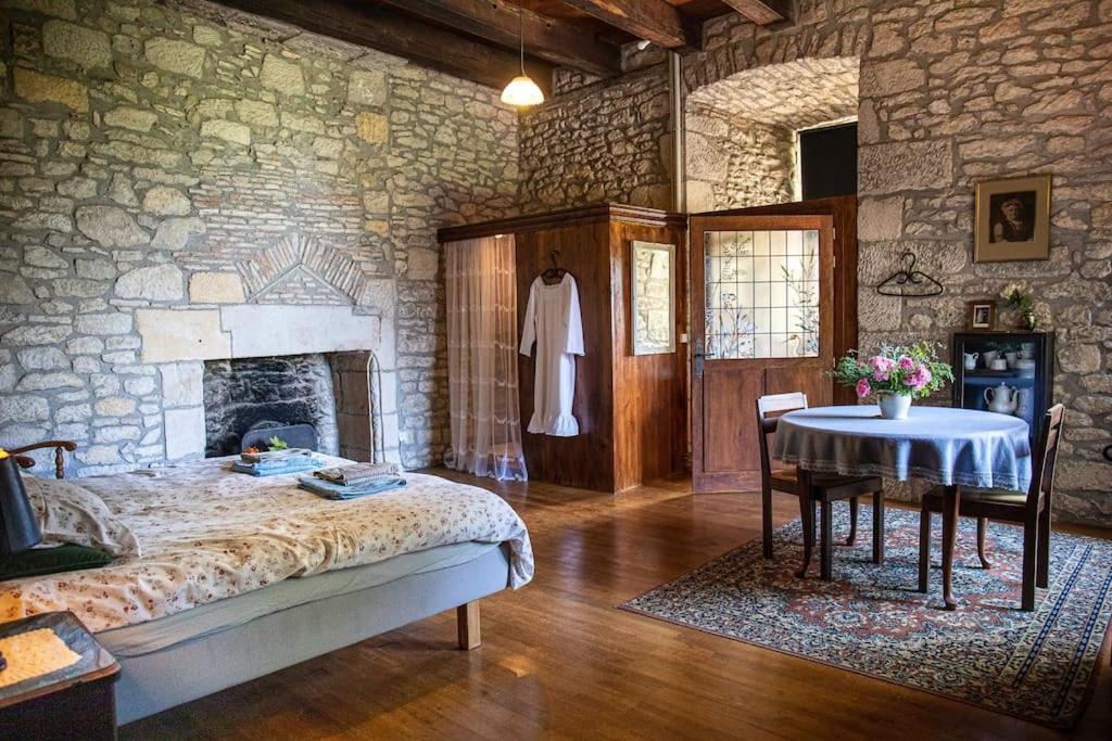 Chateau Barayre - Beautiful 12Th Century Castle With Pool And Large Garden Laussou Eksteriør billede